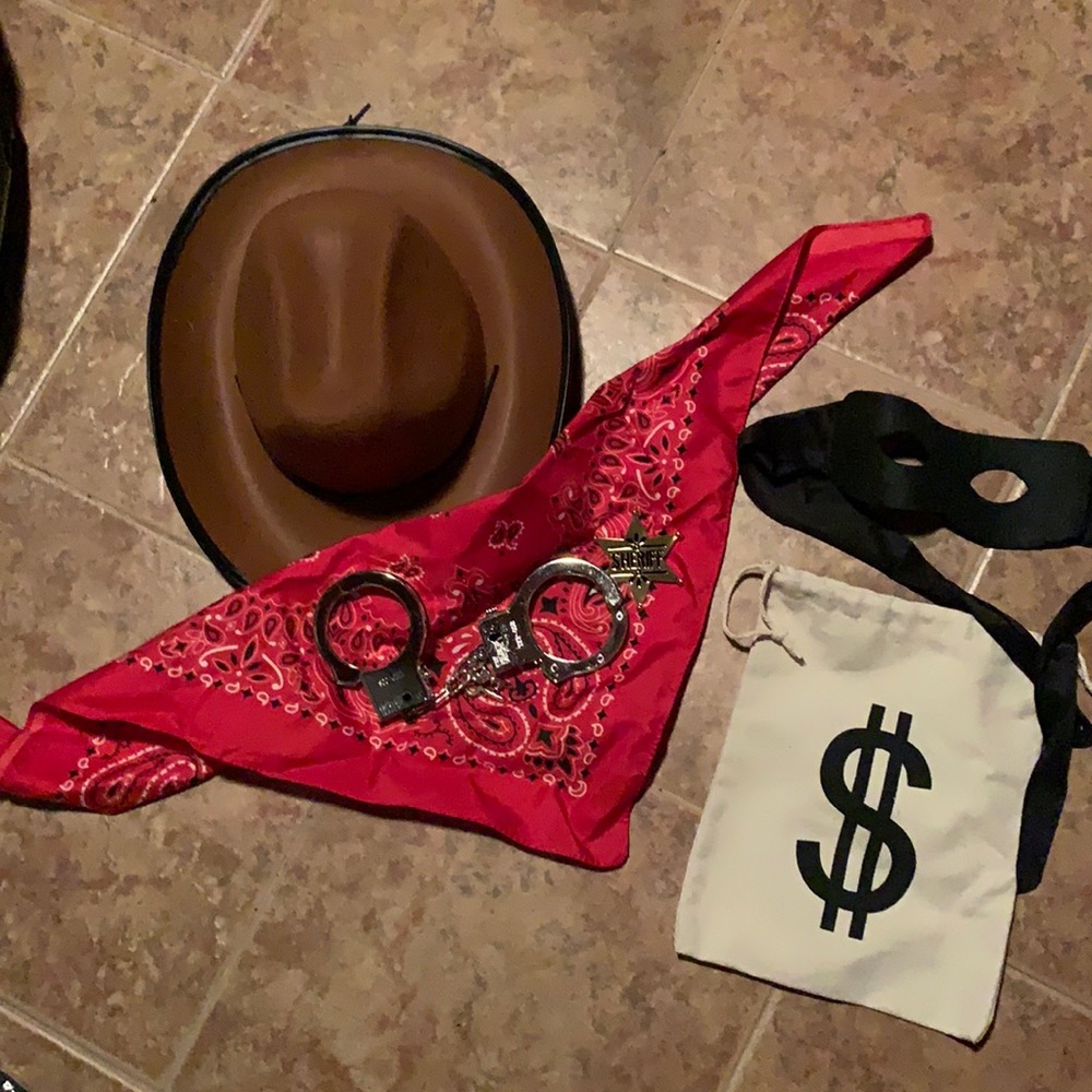 Sheriff and bandit halloween costume pair
